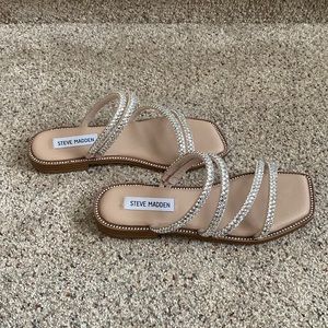Adorable sparkly Steve Madden sandals - size 5.5